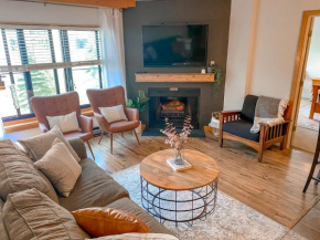 Ski-In Ski-out Luxury Condo with Hot Tub and pools